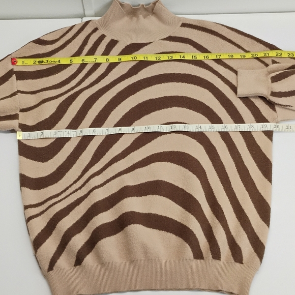 Sage & Oak Women's Turtleneck Sweater Zebra Print Sz M Pullover 3/4 Sleeves H-3 - Picture 5 of 9